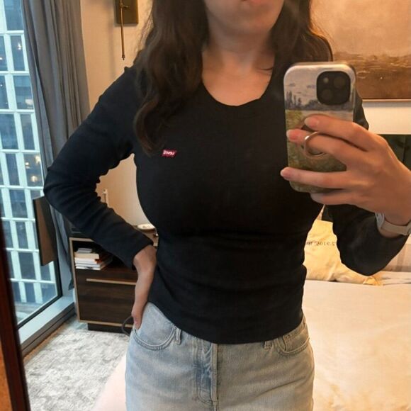 Levi's Long Sleeve Tee - Picture 1 of 3